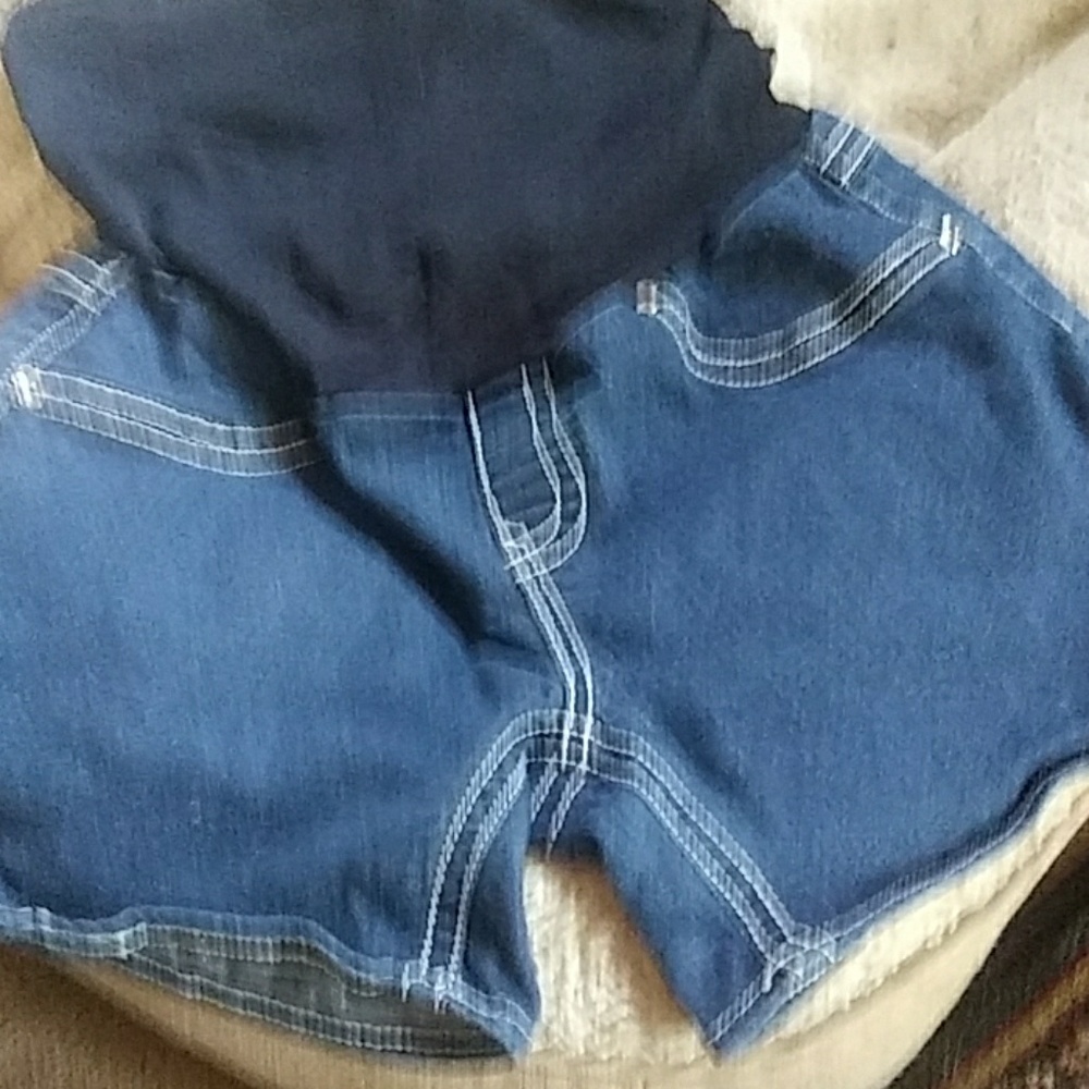 Bella Vida maternity shorts